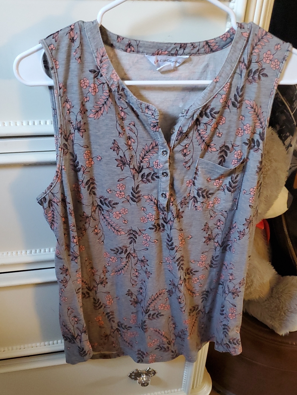 Liz Claiborne Sleevless Floral Top